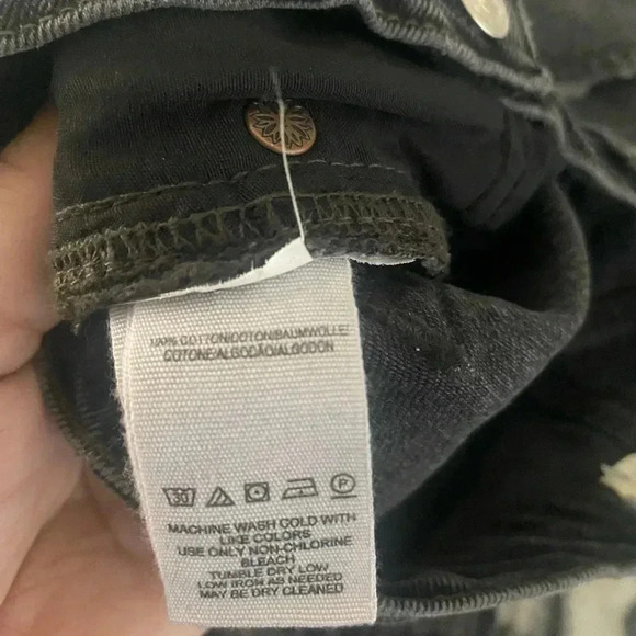 Free People Rugged Black Distressed Jeans Size 26 - Picture 7 of 7